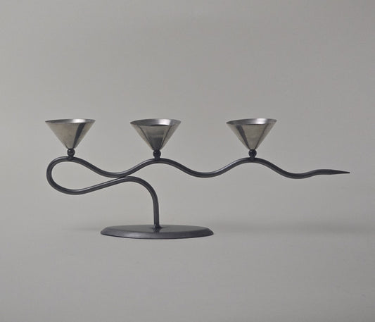 Wavy design candle holder