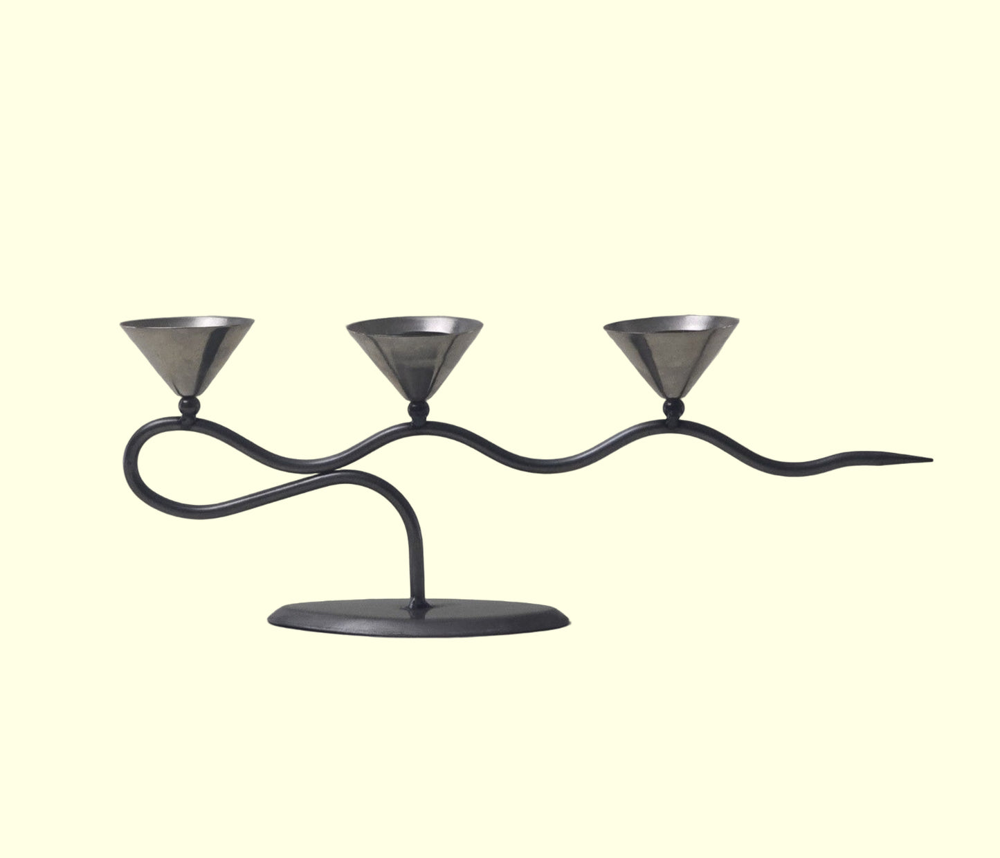 Wavy design candle holder